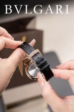 Bvlgari Serpenti – Women's Rose Gold Diamond Watch Set with White & Blue Dials, Leather Straps, and Swiss Movement - 图片 2