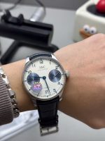 IWC Schaffhausen Portofino Automatic Watch – Classic Cream Dial with Dual Subdials and Blue Alligator Strap - 图片 6