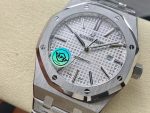 Audemars Piguet Royal Oak – Men's Silver Tapisserie Dial with Stainless Steel Case and Integrated Bracelet, Automatic Movement