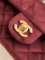 Chanel-Style Velvet Flap Bag – Classic Quilted Design with Gold-Tone Chain & Pearl Ball Charm (Multi-Color Available) - 图片 14