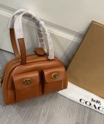 COACH Mini Leather Tote Bag – Caramel Brown, Dual Flap Pockets, Gold-Tone Hardware, Designer Crossbody Bag - 图片 7