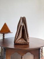 Bottega Veneta Brown Intrecciato Pouch Bag – Iconic Weave, Leather Hobo, Designer Handbag - 图片 10