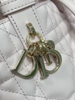 Dior Diorama Bag – Quilted Leather, Iconic Dior Logo Charm, Structured Silhouette, Designer Handbag with Top Handle - 图片 5