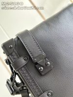 Louis Vuitton-Style Capucines Mini Bag – Black Grained Leather with Gold-Tone Hardware & Signature Lock Design (M25160) - 图片 4