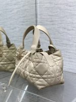 Dior Diorama Bag – Quilted Leather, Iconic Dior Logo Charm, Structured Silhouette, Designer Handbag with Top Handle - 图片 5