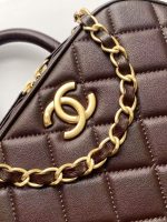 Chanel-Style Mini Oval Bag – Velvet Quilted Design with Top Handle & Gold-Tone Chain (6 Colors Available) - 图片 14