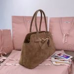 Miu Miu-Style Quilted Mini Bag – Iconic Diamond Stitching, Metallic Logo Detail, Designer Handbag with Detachable Strap in Multiple Colors - 图片 4