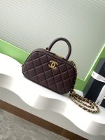 Chanel-Style Mini Oval Bag – Velvet Quilted Design with Top Handle & Gold-Tone Chain (6 Colors Available) - 图片 9