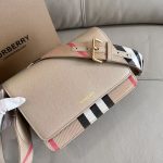 Burberry Mini Top Handle Bag – Iconic Check Pattern, Leather Trim, Gold Hardware, Designer Handbag - 图片 5