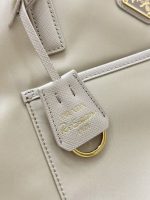 Prada-Style Leather & Nylon Tote Handbag – Minimalist Top Handle Bag with Triangular Logo – Designer-Inspired Shoulder Bag for Women - 图片 5
