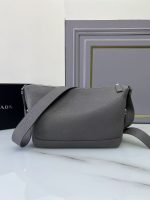 Prada-Style Leather & Nylon Tote Handbag – Minimalist Top Handle Bag with Triangular Logo – Designer-Inspired Shoulder Bag for Women - 图片 3