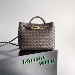 Bottega Veneta Mini Pouch Bag – Iconic Intrecciato Weave, Neutral Color Palette, Leather Tote, Designer Handbag - 图片 5
