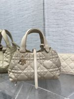 Dior Diorama Bag – Quilted Leather, Iconic Dior Logo Charm, Structured Silhouette, Designer Handbag with Top Handle - 图片 9