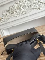 Celine-Style Mini Box Bag – Iconic Lock Clasp, Smooth Leather, Designer Crossbody with Top Handle in Multiple Colors - 图片 14