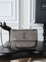 Saint Laurent-Style Tote Bag – Burgundy Quilted Leather with Metallic YSL Logo & Dual Handles – Designer-Inspired Work & Travel Bag for Women - 图片 10