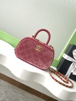 Chanel-Style Mini Oval Bag – Velvet Quilted Design with Top Handle & Gold-Tone Chain (6 Colors Available) - 图片 16