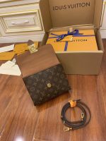 Louis Vuitton-Style Lockit Mini Bag – Brown Monogram Canvas with Leather Flap & Gold-Tone Lock Closure - 图片 7