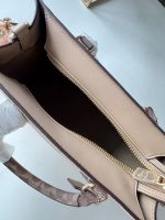 COACH Signature Tote Bag – Soft Pink, Classic Monogram Print, Leather Top Handle, Everyday Designer Handbag - 图片 8