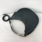 Prada-Style Black Calf Leather Crossbody Bag – Embossed Triangular Logo with Buckle Strap - 图片 8