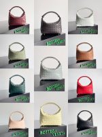Bottega Veneta Pouch Bag – Iconic Intrecciato Weave, Multi-Color Options, Leather Hobo, Designer Handbag - 图片 18