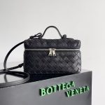 Bottega Veneta Mini Intrecciato Box Bag – Black Leather, Iconic Weaving, Dual Zip Closure, Designer Handbag - 图片 12
