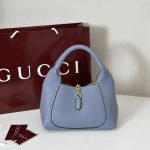 Gucci-Style Hobo Mini Handbag – Dusty Blue Pebbled Leather with Gold-Tone Metal Clasp & Curved Silhouette - 图片 10