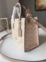 COACH Signature Tote Bag – Soft Pink, Classic Monogram Print, Leather Top Handle, Everyday Designer Handbag - 图片 9