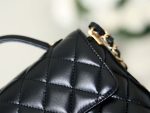 Chanel-Style Mini Flap Bag – Black Glossy Leather with Gold-Tone CC Logo & Top Handle - 图片 10