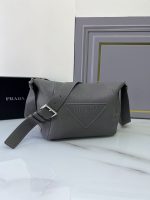 Prada-Style Leather & Nylon Tote Handbag – Minimalist Top Handle Bag with Triangular Logo – Designer-Inspired Shoulder Bag for Women - 图片 8