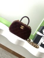 Chanel-Style Mini Oval Bag – Velvet Quilted Design with Top Handle & Gold-Tone Chain (6 Colors Available) - 图片 7