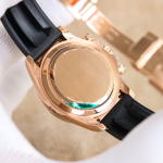 Rolex Daytona Replica Watch – Full Yellow Gold Case, Black Rubber Strap, Distressed White Dial with Chronograph Function - 图片 3