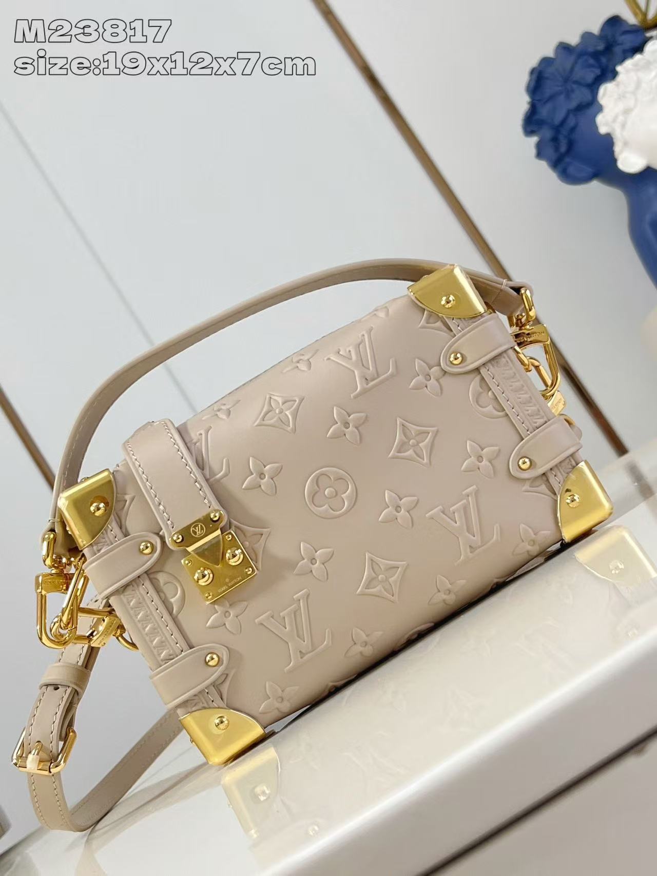 24ef3b2e66c30e98b2d6545e1d04da49 Louis Vuitton-Style Capucines Mini Bag – beige Grained Leather with Gold-Tone Hardware & Signature Lock Design (M25160) - 图片 1
