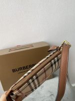 Burberry Mini Top Handle Bag – Iconic Check Pattern, Leather Trim, Gold Hardware, Designer Handbag - 图片 5
