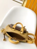 Louis Vuitton-Style Mini Pochette Bag – Beige Leather with Brown Monogram Panel & Gold-Tone Hardware - 图片 6