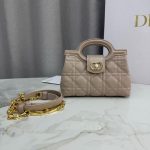 Dior Lady Dior Mini Bag – Quilted Leather, Gold-Tone Hardware, CD Clasp, Designer Tote with Removable Chain Strap - 图片 5