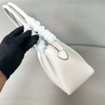 Prada-Style White Leather Top-Handle Bag – Minimalist Design with Gold-Tone Triangular Logo - 图片 9
