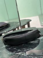 Prada-Style Leather & Nylon Tote Handbag – Minimalist Top Handle Bag with Triangular Logo – Designer-Inspired Shoulder Bag for Women - 图片 9