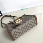 Gucci-Style Padlock Mini Bag – Beige GG Monogram Canvas with Brown Leather Trim & Gold-Tone Lock Clasp - 图片 8