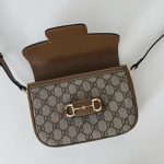 Gucci-Style Top Handle Mini Bag – Black Embossed GG Leather with Gold-Tone Hardware & Adjustable Strap - 图片 8