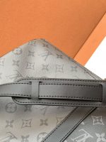 Louis Vuitton-Style Keepall Travel Duffel – Dark Gray Monogram Leather with Black Trim & Removable Shoulder Strap - 图片 4