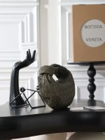 Bottega Veneta Olive Green Intrecciato Knot Bag – Iconic Weave, Artistic Handle, Leather Hobo, Designer Handbag - 图片 7