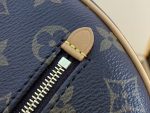 Louis Vuitton-Style Moon Bag – Deep Blue Monogram Canvas with Cream Leather Trim & Gold-Tone Chain Strap - 图片 4