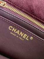 Chanel-Style Velvet Flap Bag – Classic Quilted Design with Gold-Tone Chain & Pearl Ball Charm (Multi-Color Available) - 图片 9
