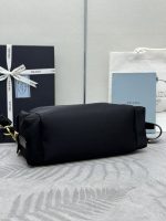 Prada-Style Leather & Nylon Tote Handbag – Minimalist Top Handle Bag with Triangular Logo – Designer-Inspired Shoulder Bag for Women - 图片 6