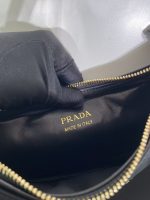 Prada-Style Leather & Nylon Tote Handbag – Minimalist Top Handle Bag with Triangular Logo – Designer-Inspired Shoulder Bag for Women - 图片 4