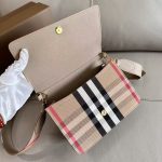 Burberry Mini Top Handle Bag – Iconic Check Pattern, Leather Trim, Gold Hardware, Designer Handbag - 图片 7