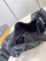 Louis Vuitton-Style New Moon Bag – Black Monogram Leather with Sleek Design & Adjustable Strap (M47158) - 图片 8