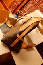 Louis Vuitton-Style Neverfull Tote Bag – Brown Monogram Canvas with Tan Leather Trim & Removable Shoulder Strap - 图片 8