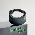 Bottega Veneta Crocodile-Embossed Knot Bag – Bold Colors, Alligator Texture, Designer Hobo, Luxury Handbag - 图片 8