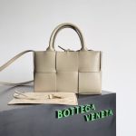 Bottega Veneta Cassette Bag – Iconic Box-Weave Design, Multi-Color Options, Leather Tote, Designer Handbag - 图片 11